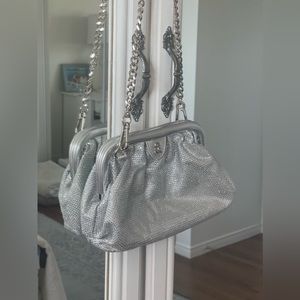 NWOT BNIKKI-R SILVER Rhinestone Chair Strap Bag from Steve Madden
